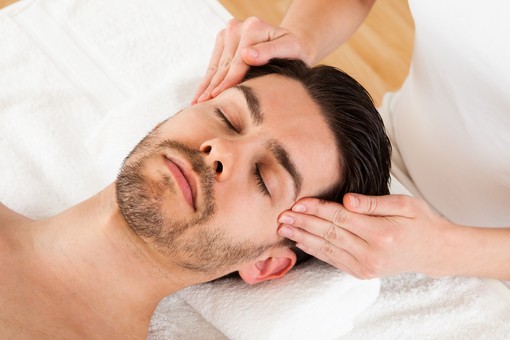Мытьё и массаж головы: основные правила для мужчин