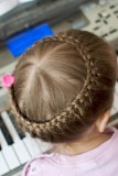 прическа для маленькой девочки - корзинка из волос