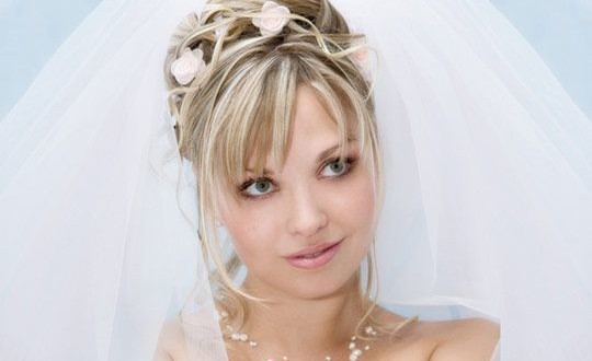 Варианты свадебных причесок на средние волосы